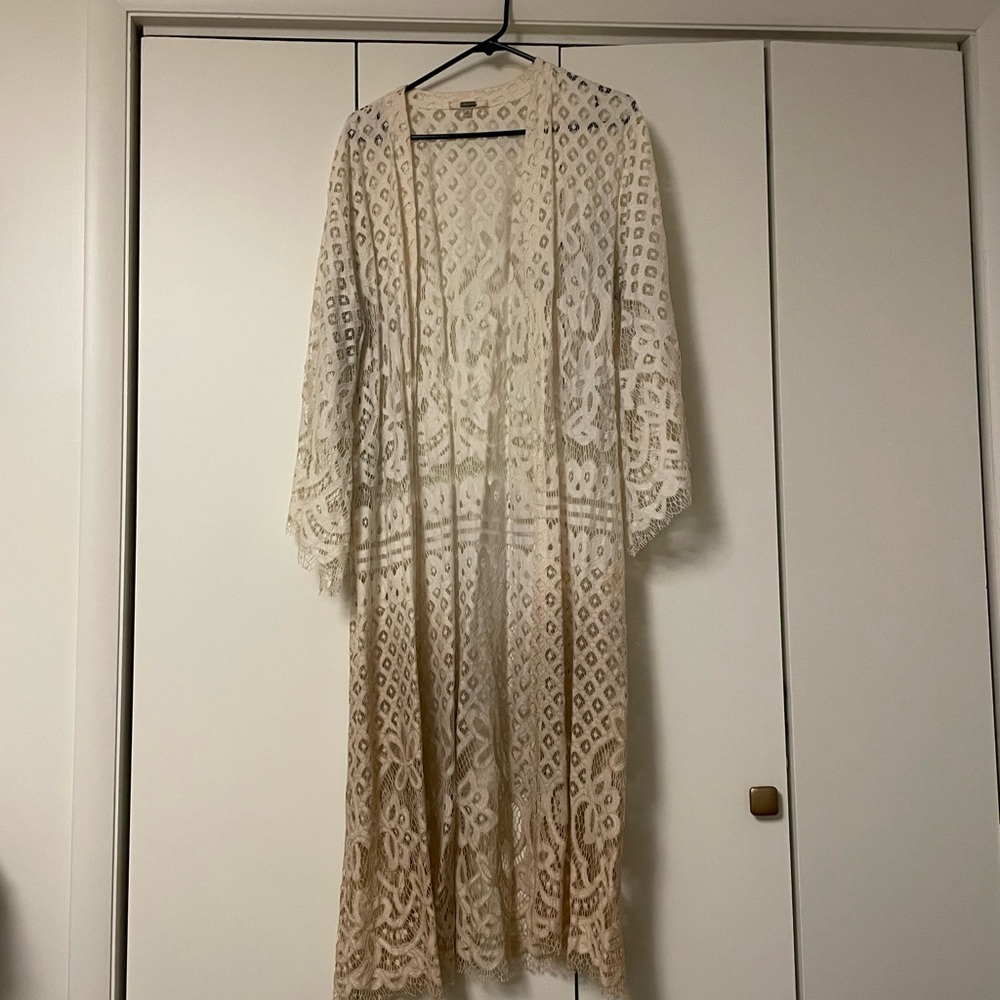 Gimmicks by BKE Cream Lace Tunic